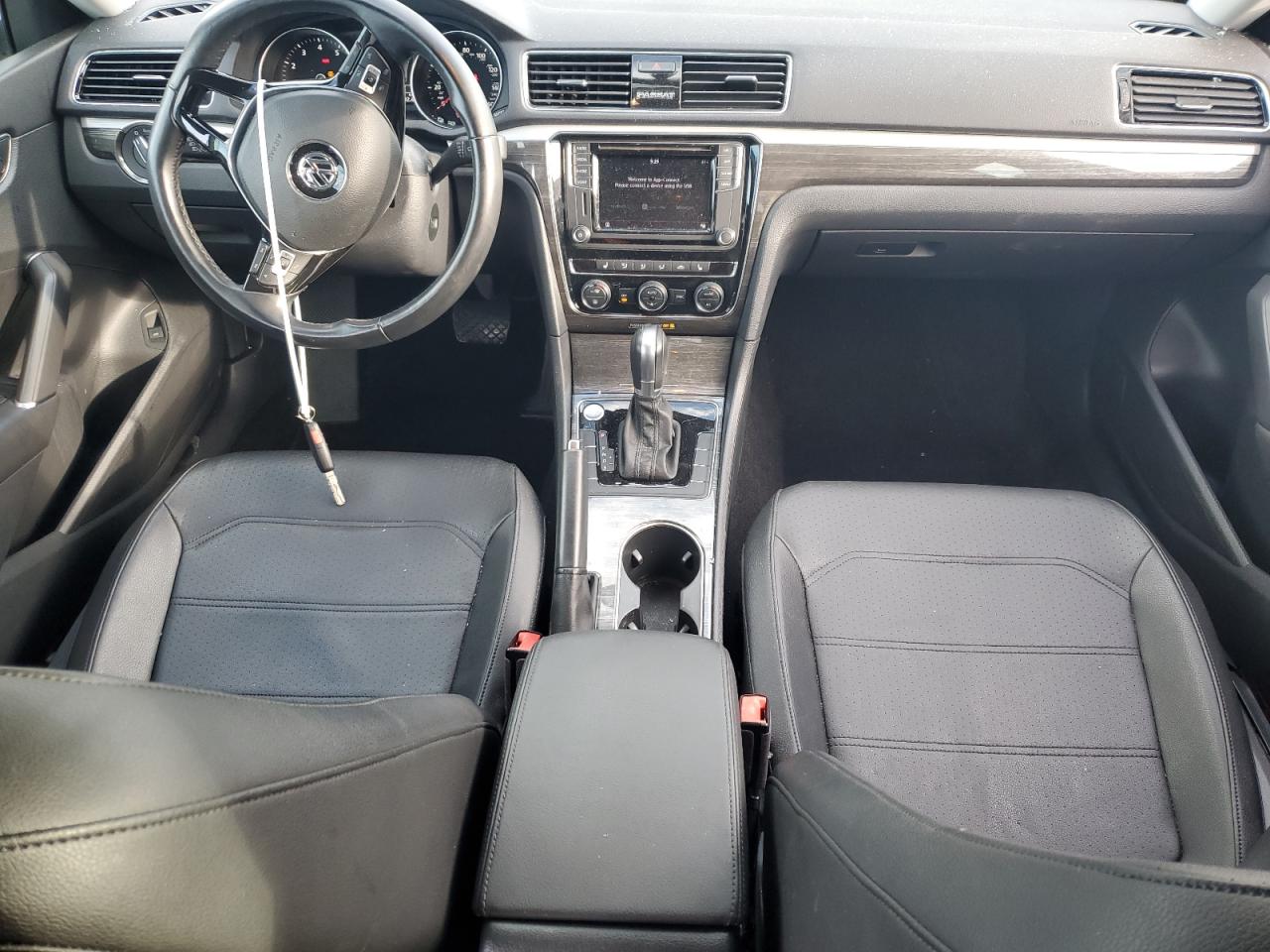 VOLKSWAGEN PASSAT SE