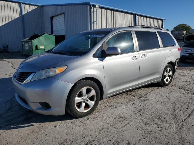 TOYOTA SIENNA LE