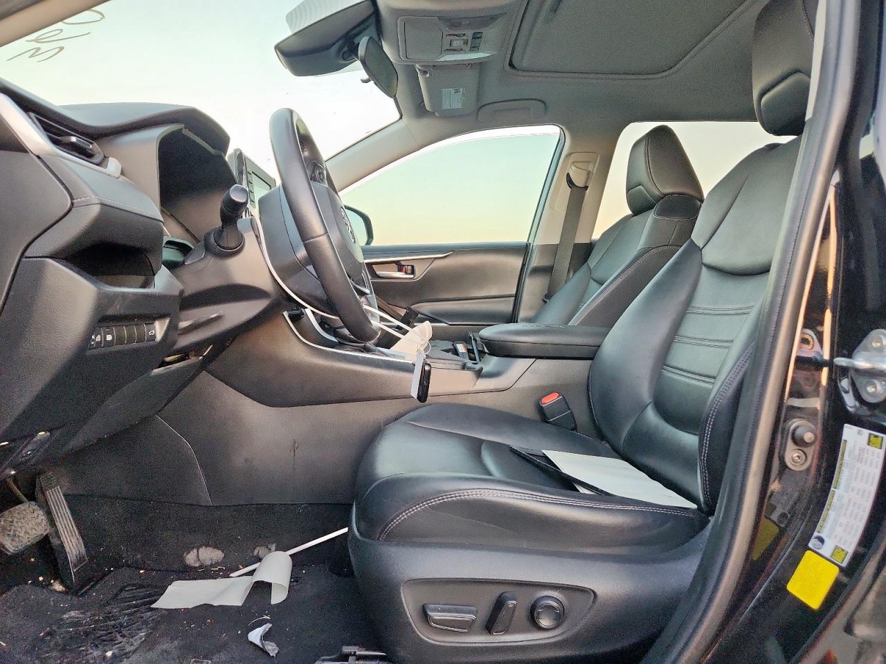 TOYOTA RAV4 XLE PREMIUM