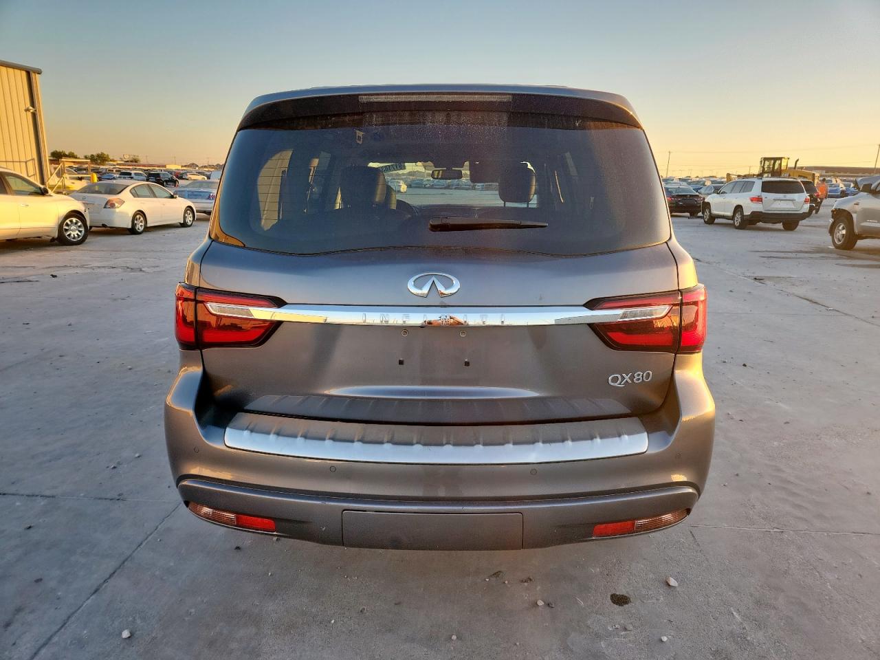 INFINITI QX80 LUXE