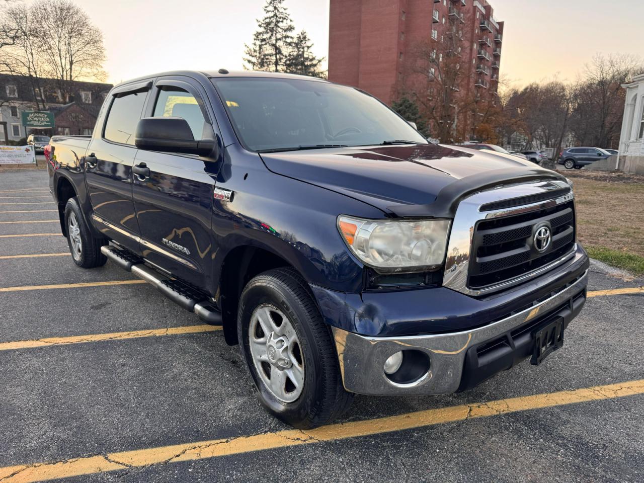 TOYOTA TUNDRA CREWMAX SR5