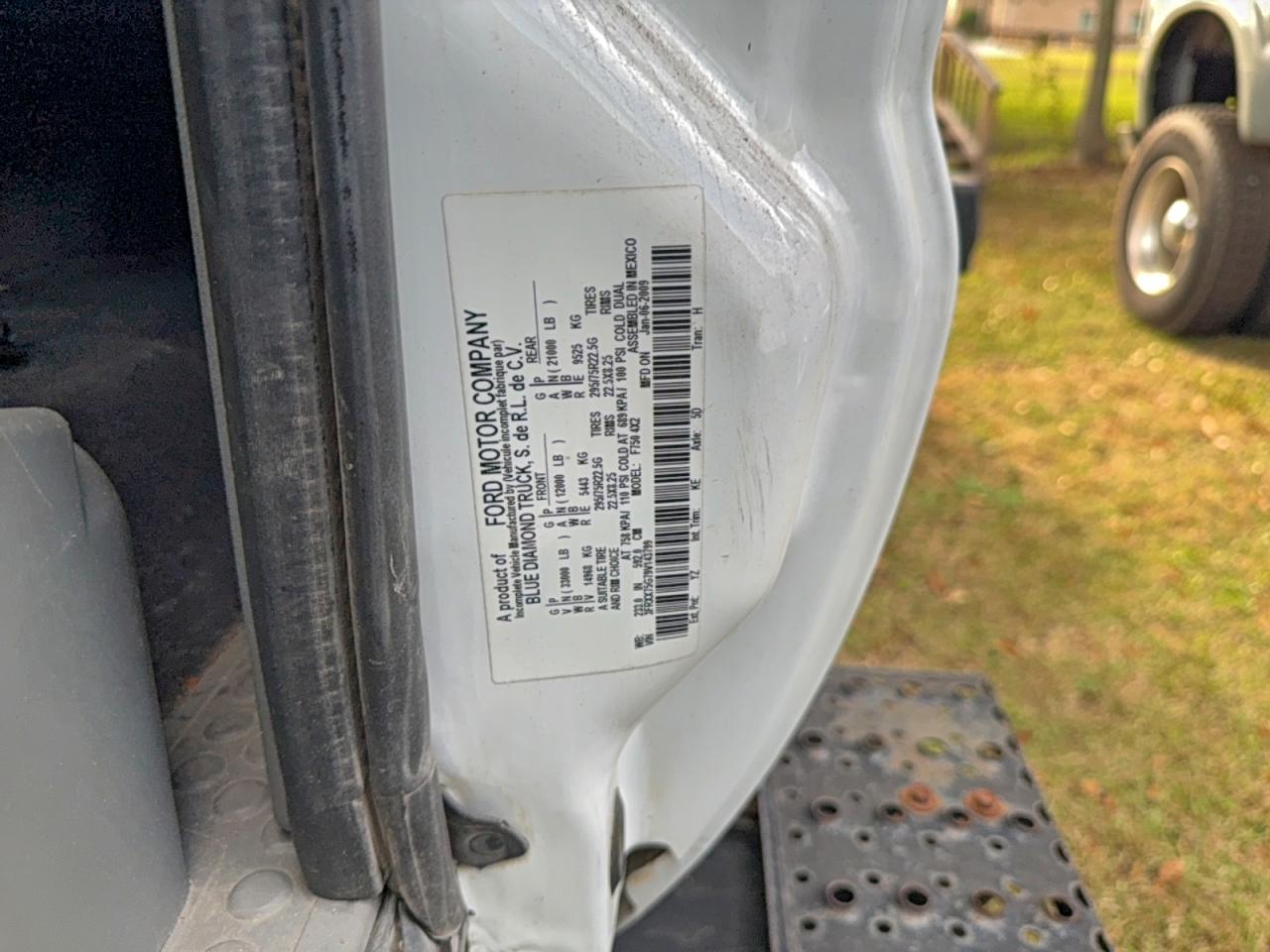 Lot #3296991833 2009 FORD F750 SUPER