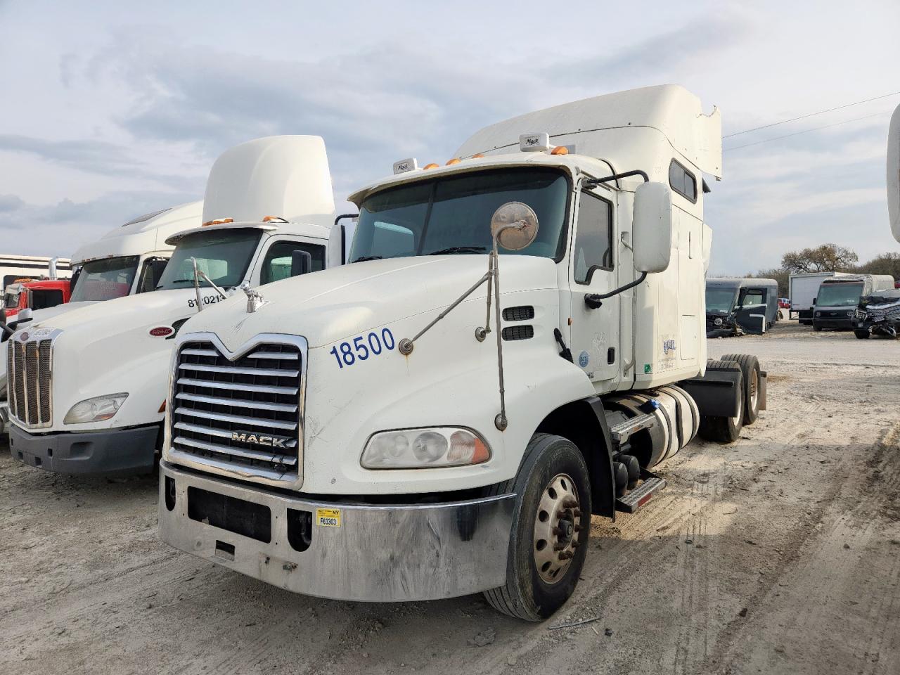 Lot #3296881816 2012 MACK CXU613