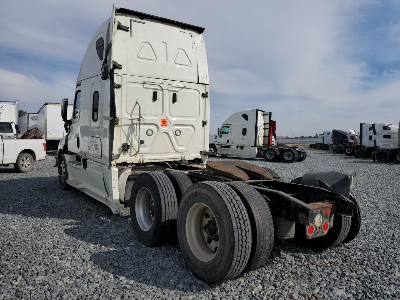 Lot #3287273011 2019 FREIGHTLINER CASCADIA 1