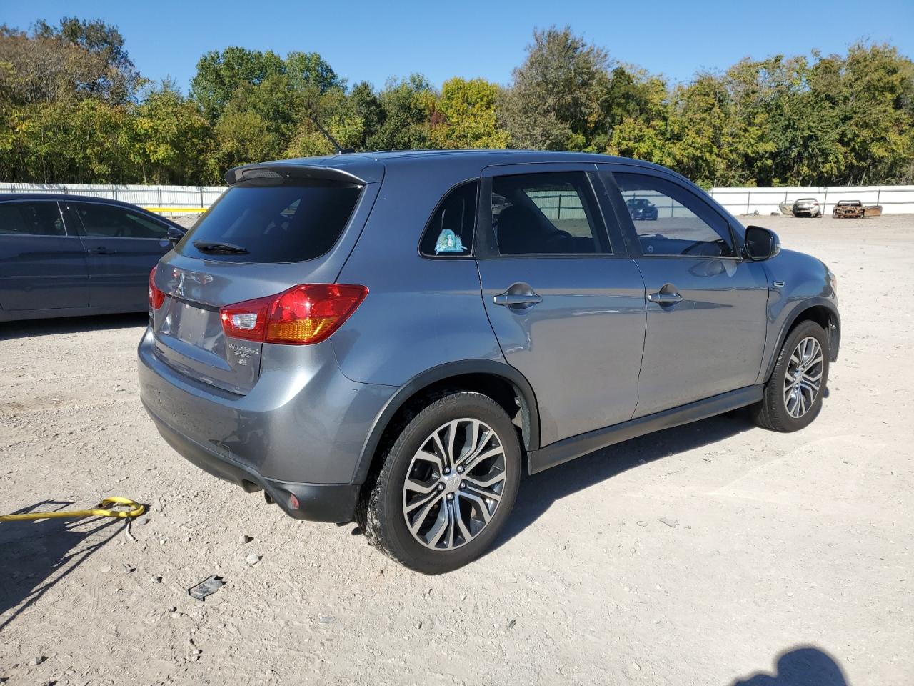 MITSUBISHI OUTLANDER ES