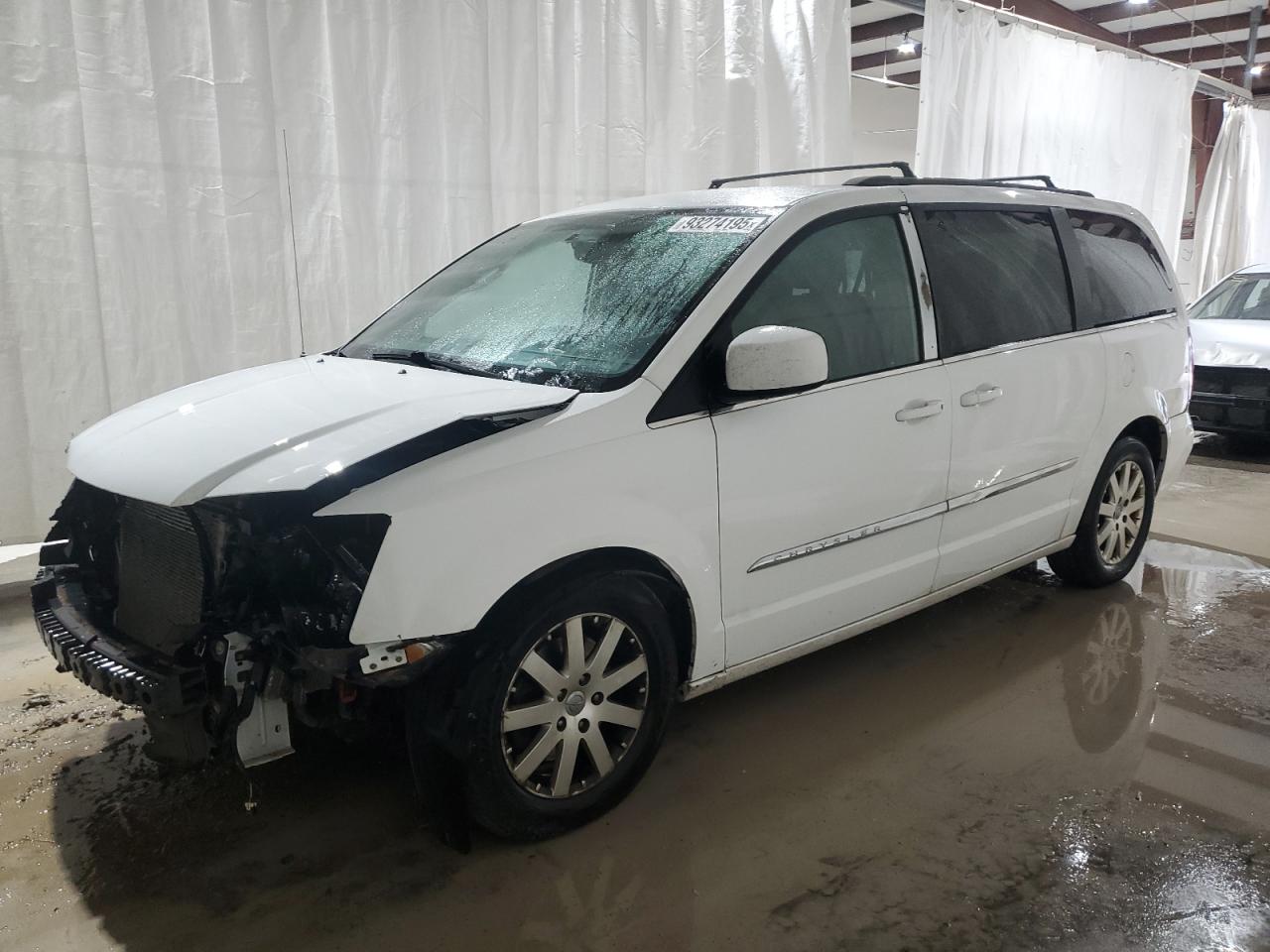 Lot #3316722457 2014 CHRYSLER TOWN & COU
