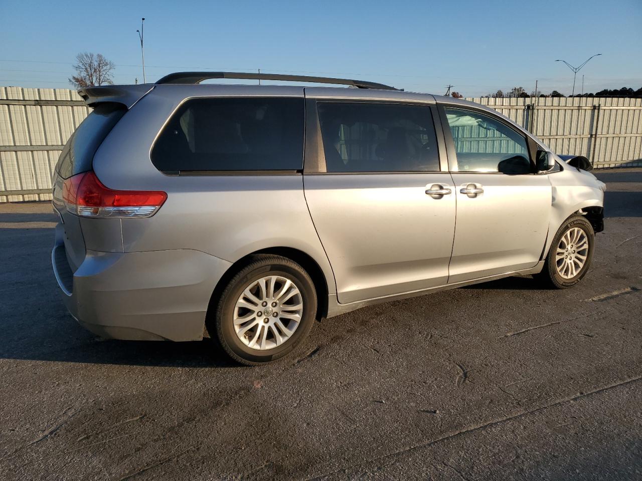 TOYOTA SIENNA XLE