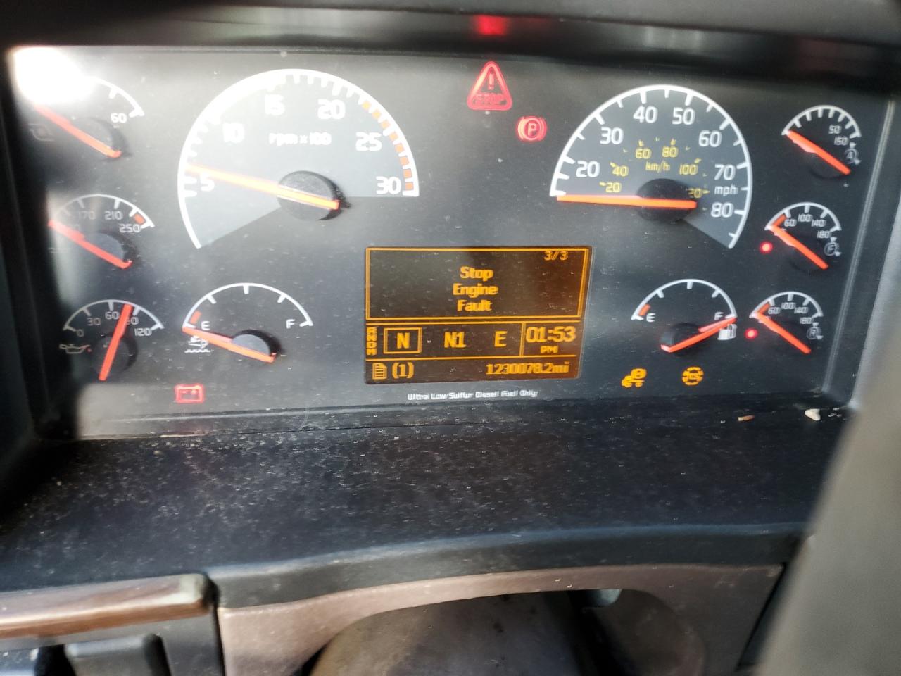 Lot #3285731659 2015 VOLVO VNL