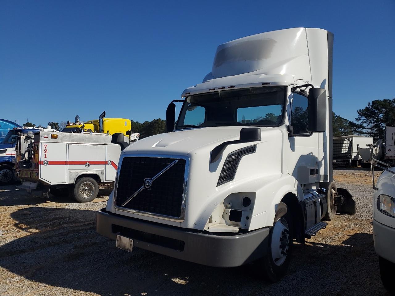 Lot #3297130512 2017 VOLVO VN VNL