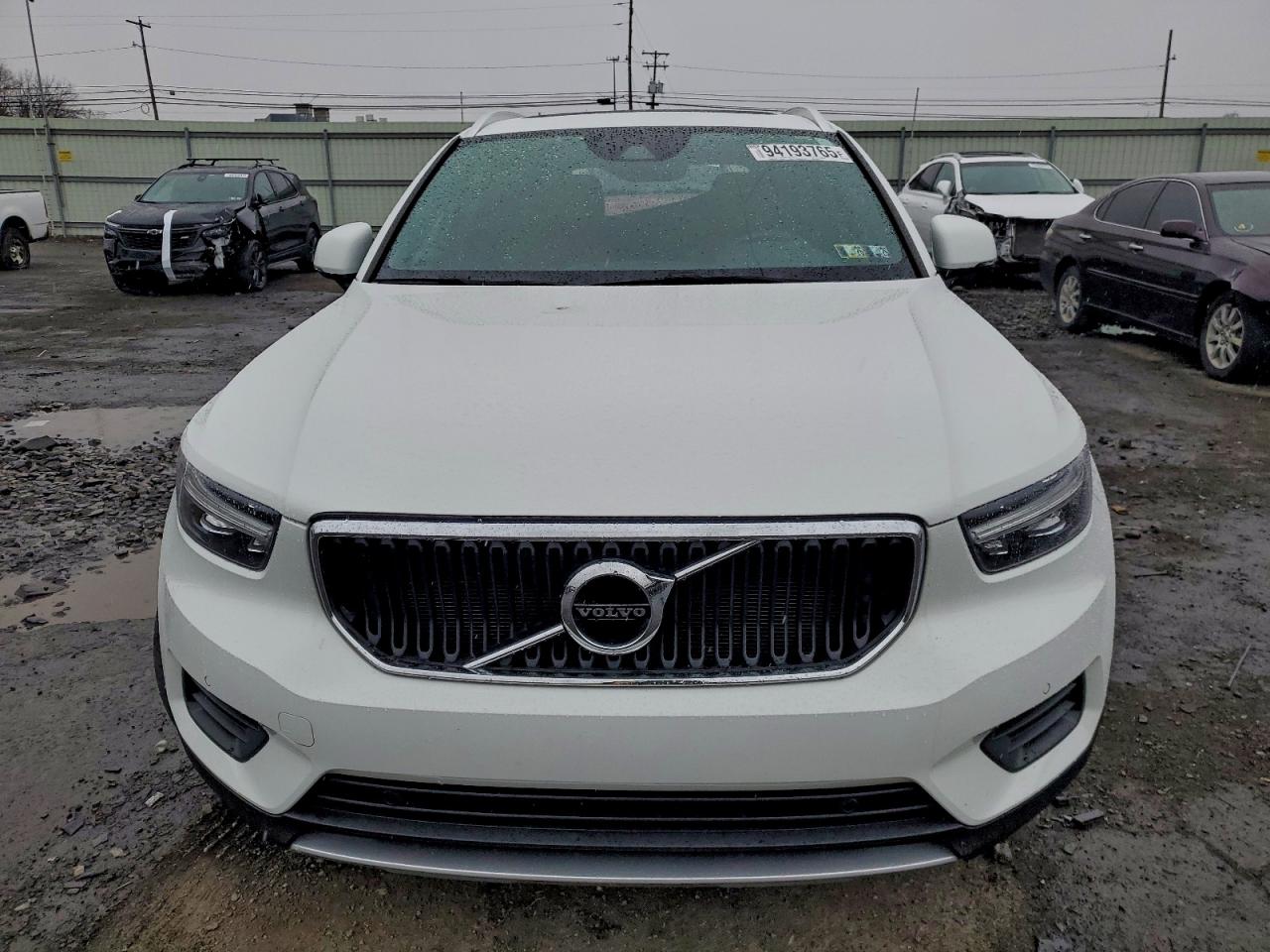VOLVO XC40 T5 MOMENTUM