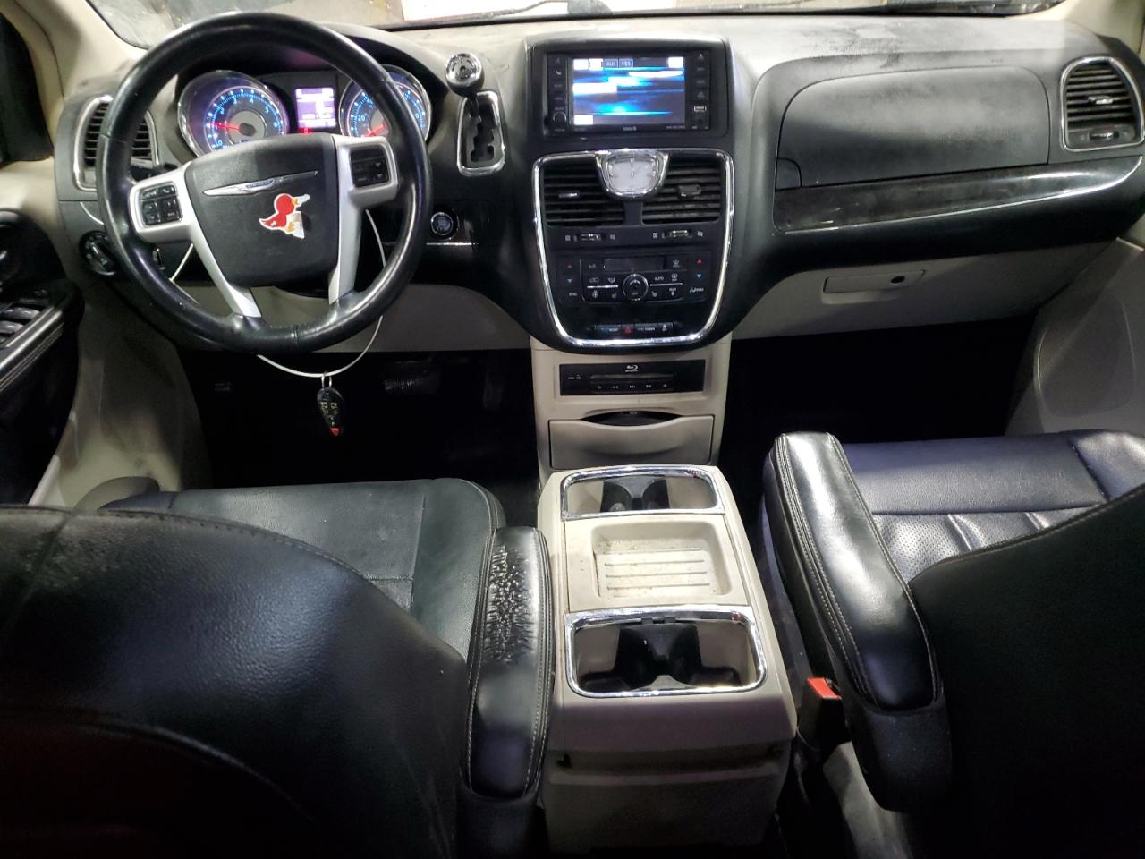 CHRYSLER TOWN & COUNTRY TOURING L