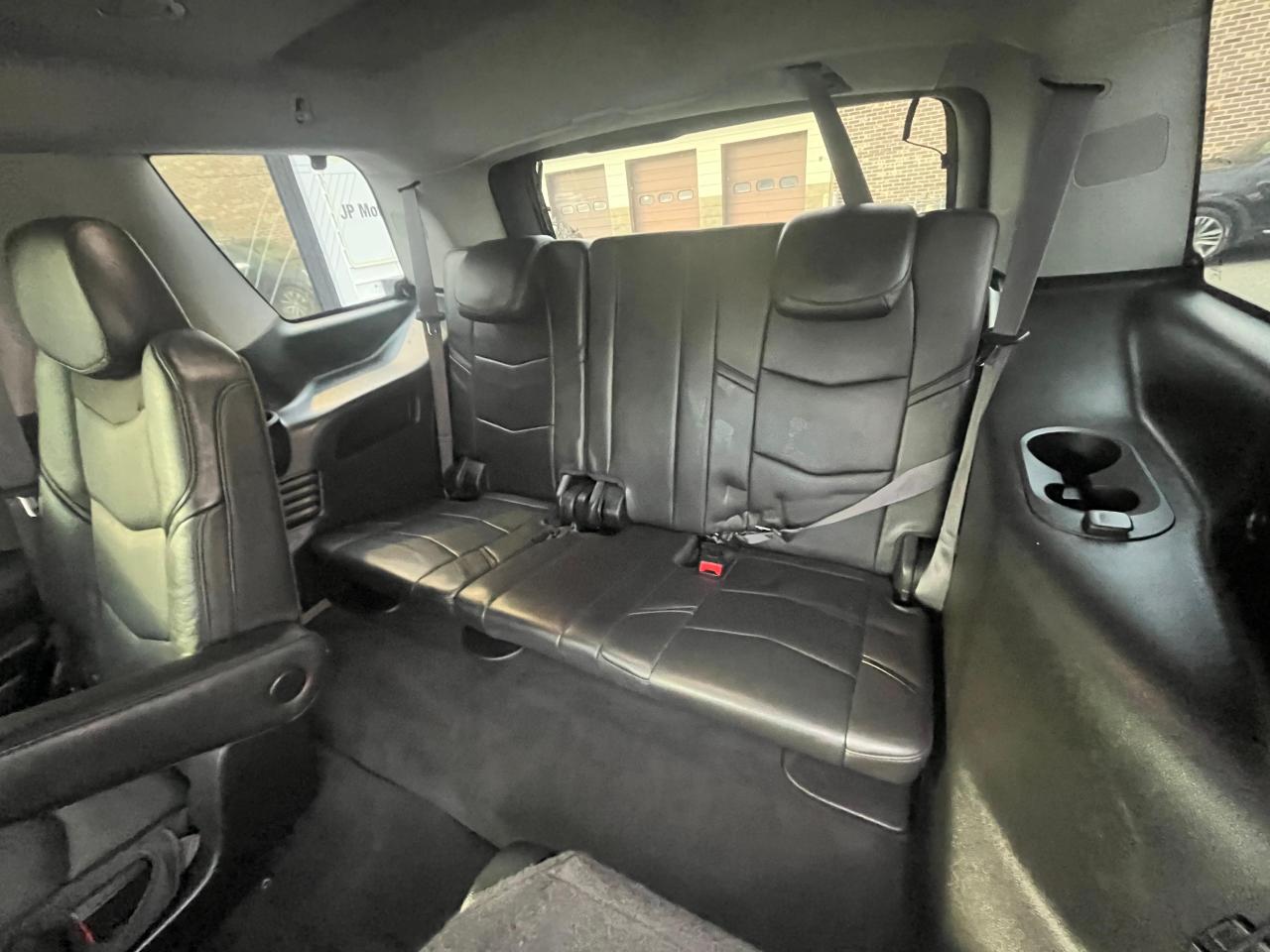 CADILLAC ESCALADE LUXURY