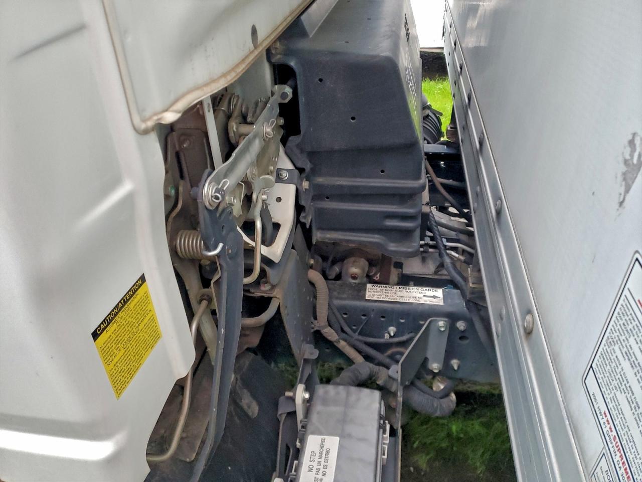 Lot #3317843018 2016 ISUZU NPR