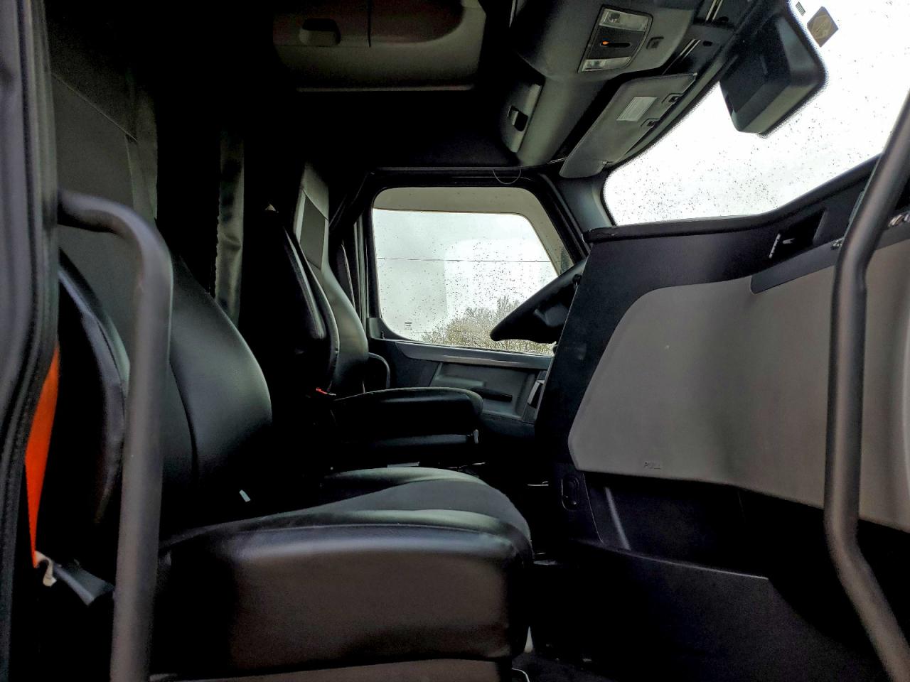 Lot #3294147942 2021 FREIGHTLINER CASCADIA 1