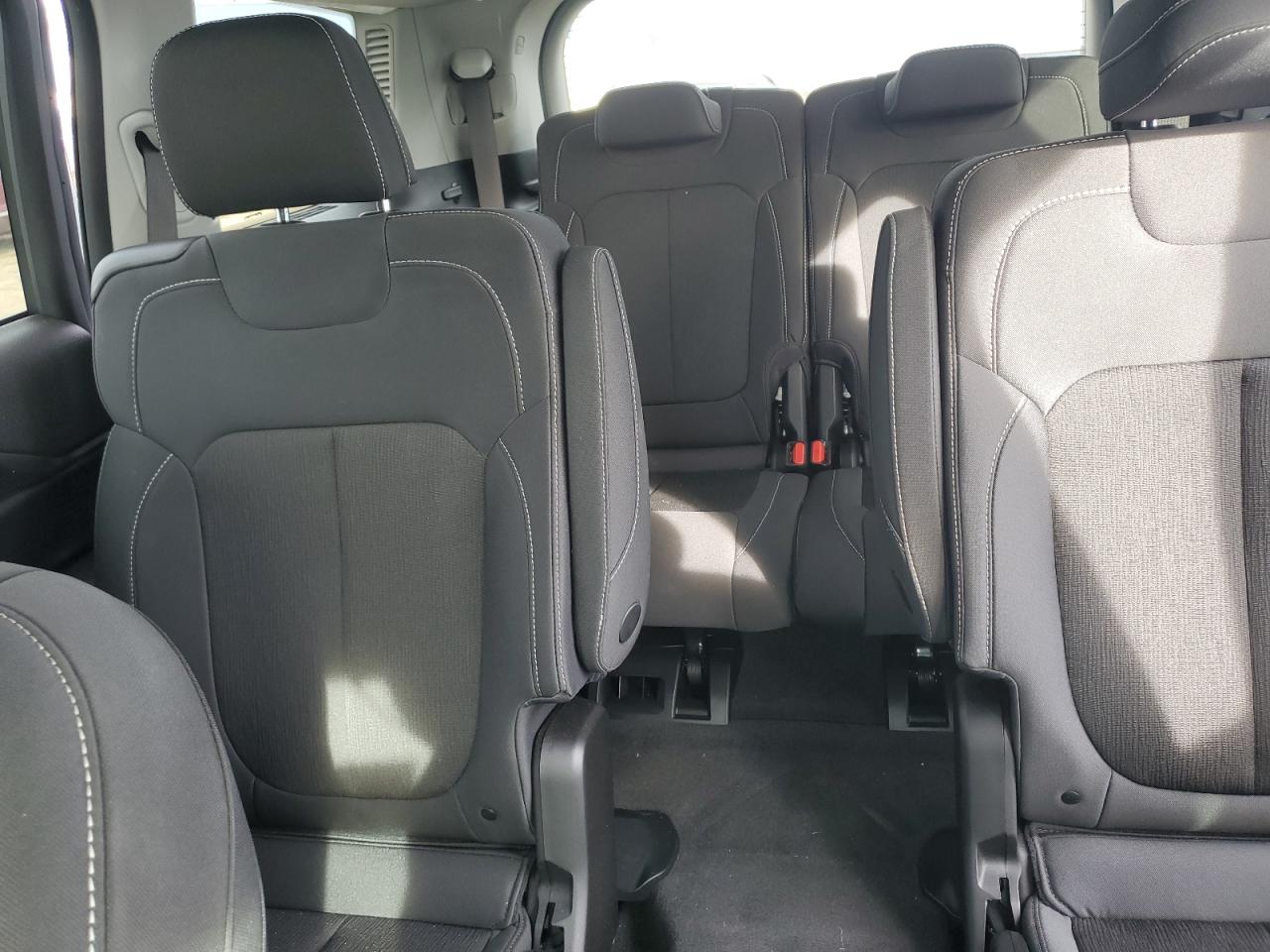 JEEP GRAND CHEROKEE L LAREDO