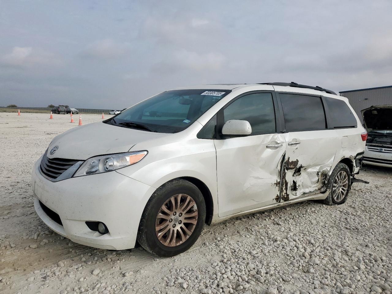 TOYOTA SIENNA XLE