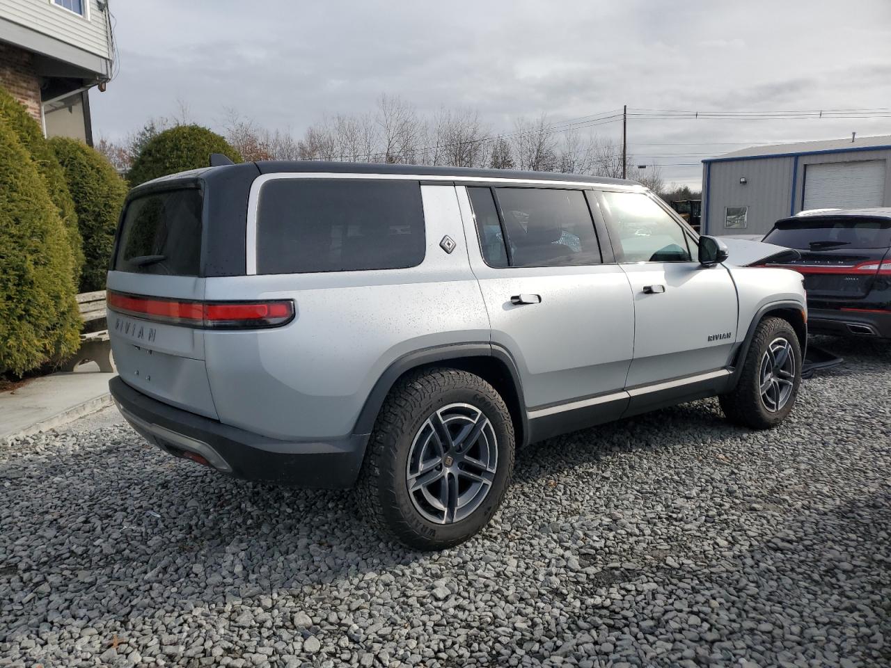 Lot #3317885916 2025 RIVIAN R1S ADVENT