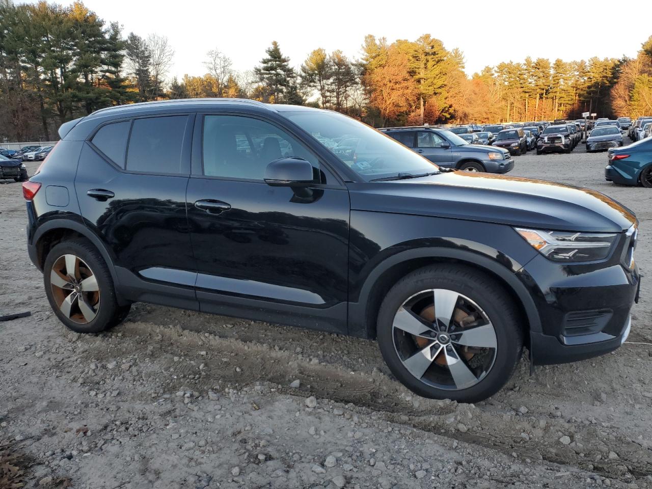 VOLVO XC40 T5 MOMENTUM