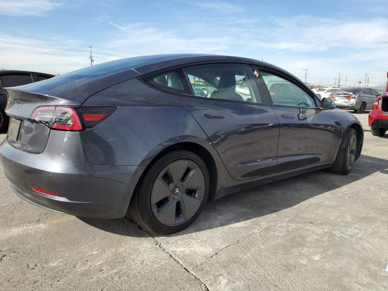 TESLA MODEL 3