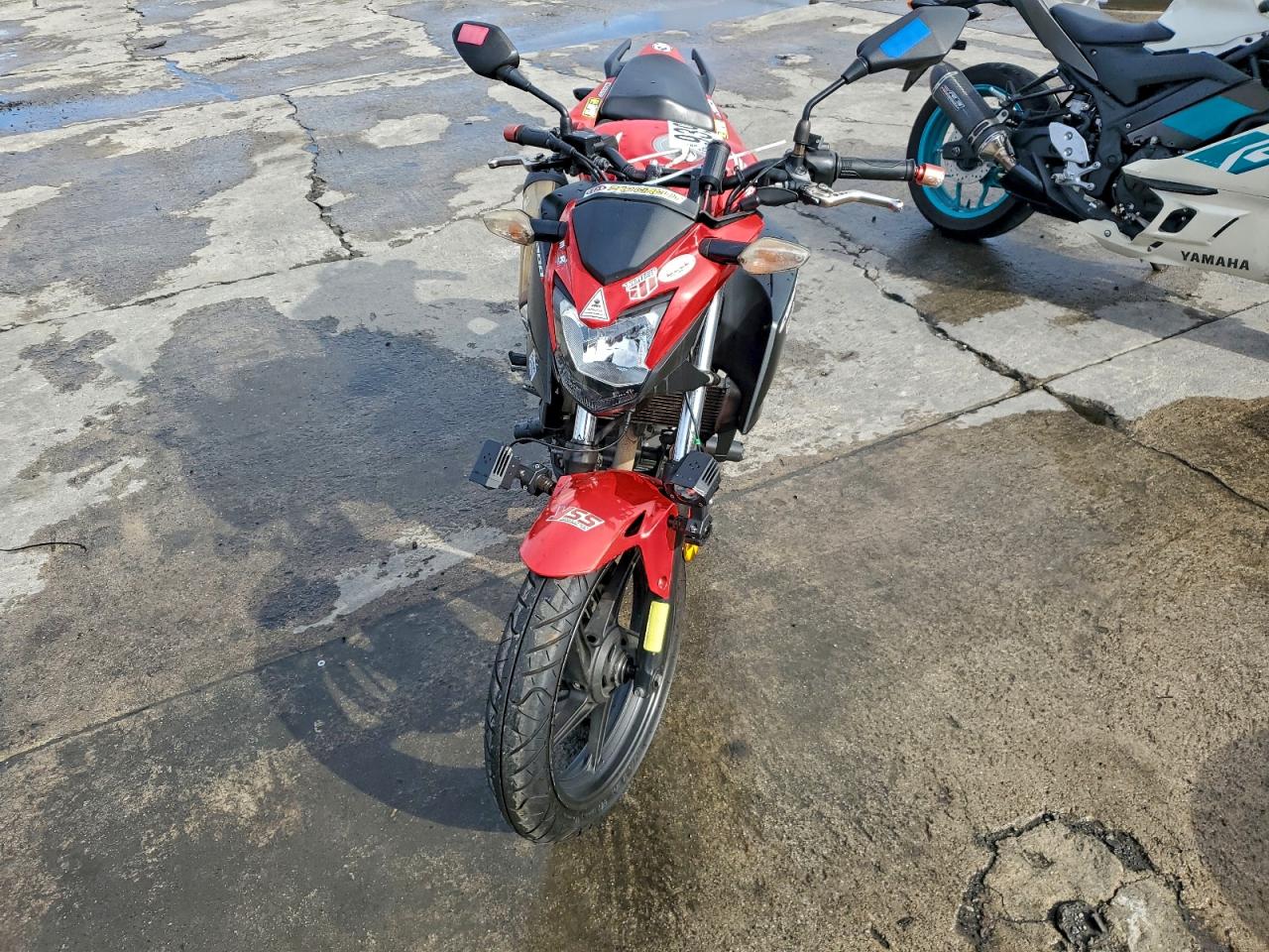 Lot #3301732339 2015 HONDA CB300F