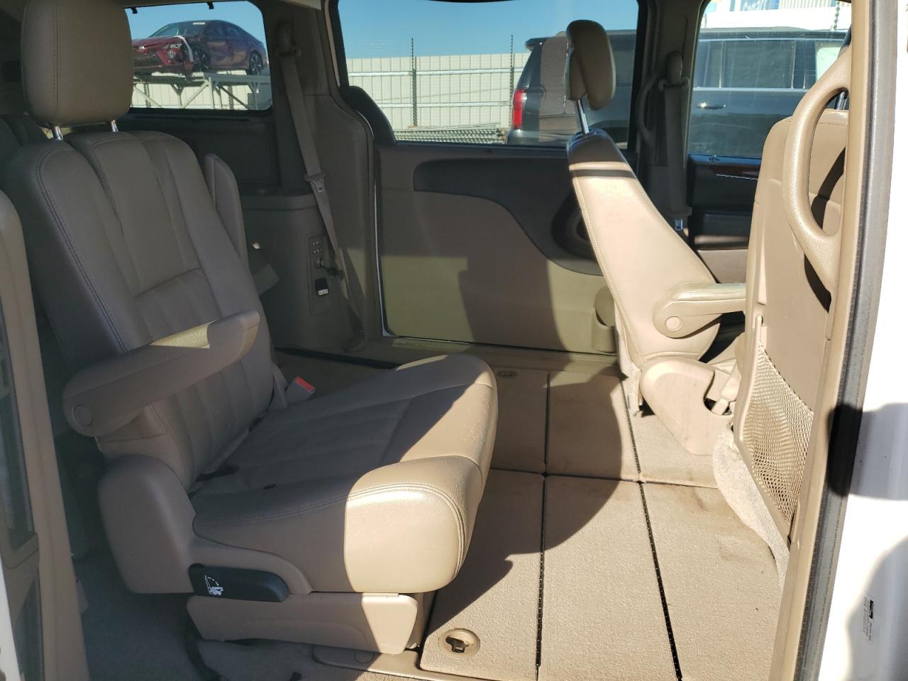 CHRYSLER TOWN & COUNTRY TOURING L