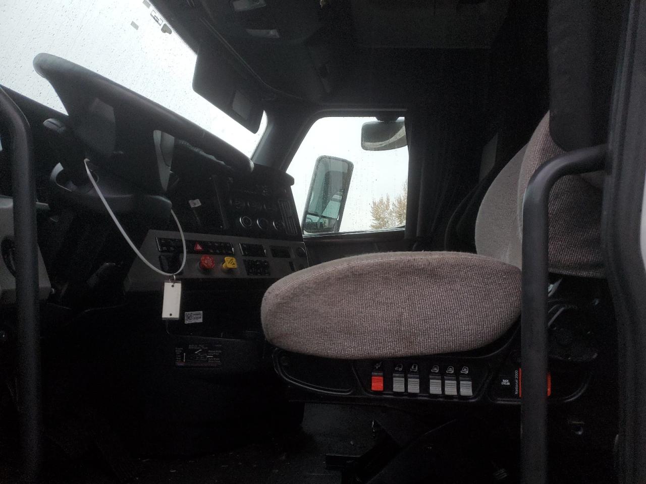 Lot #3290443780 2020 FREIGHTLINER CASCADIA 1
