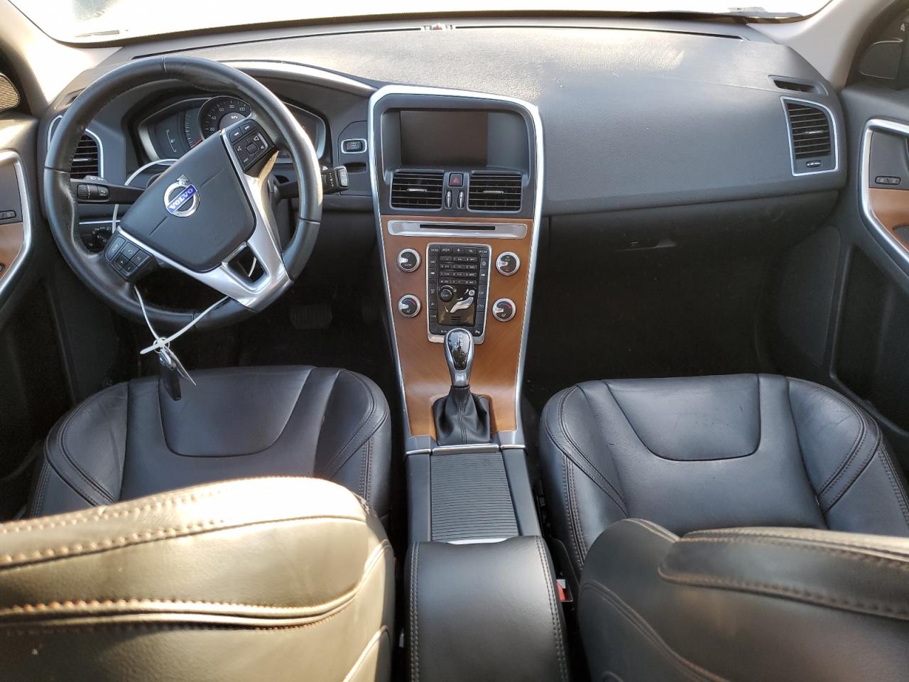 VOLVO XC60 T5 INSCRIPTION