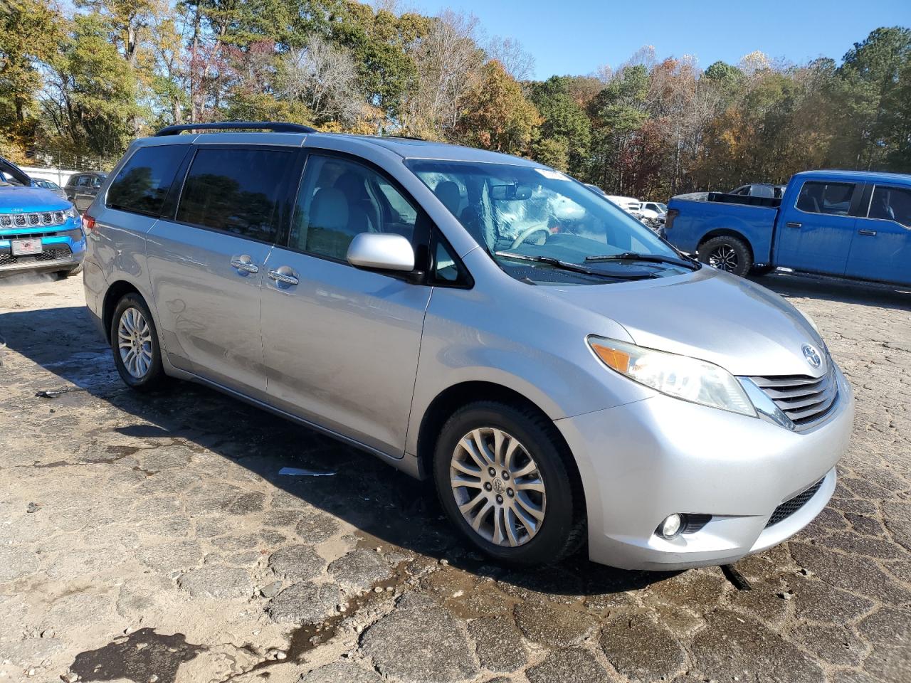 TOYOTA SIENNA XLE