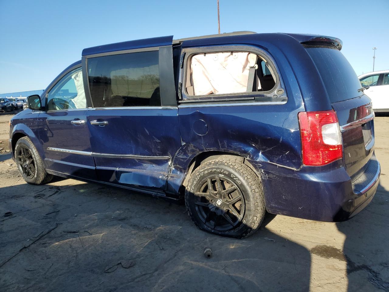 CHRYSLER TOWN & COUNTRY TOURING L