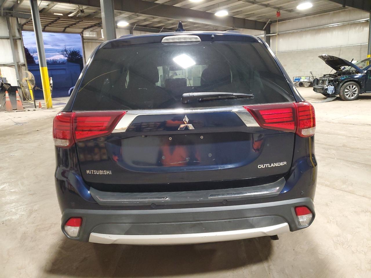 MITSUBISHI OUTLANDER ES