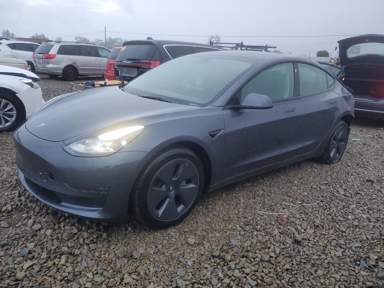 TESLA MODEL 3