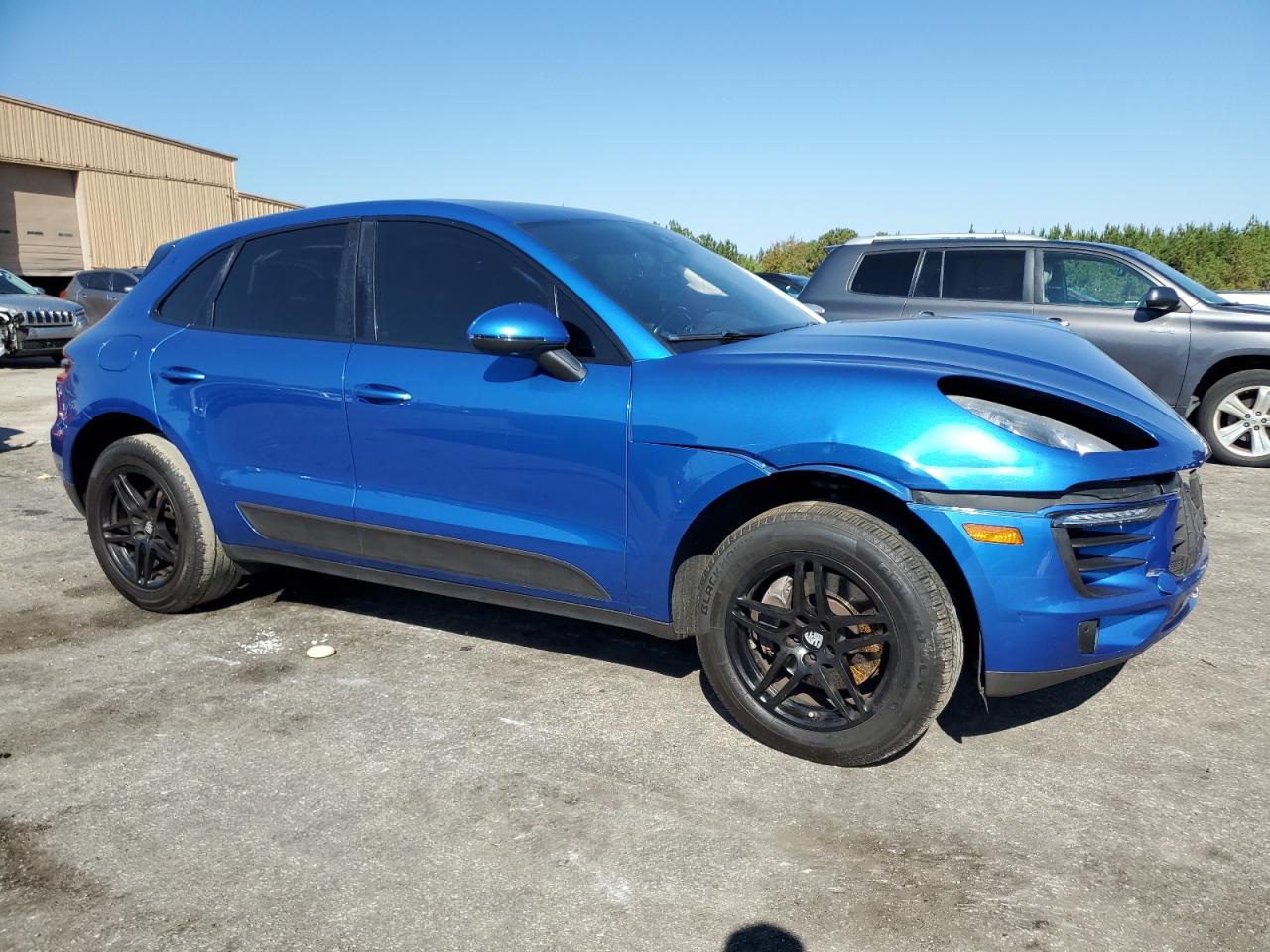 PORSCHE MACAN