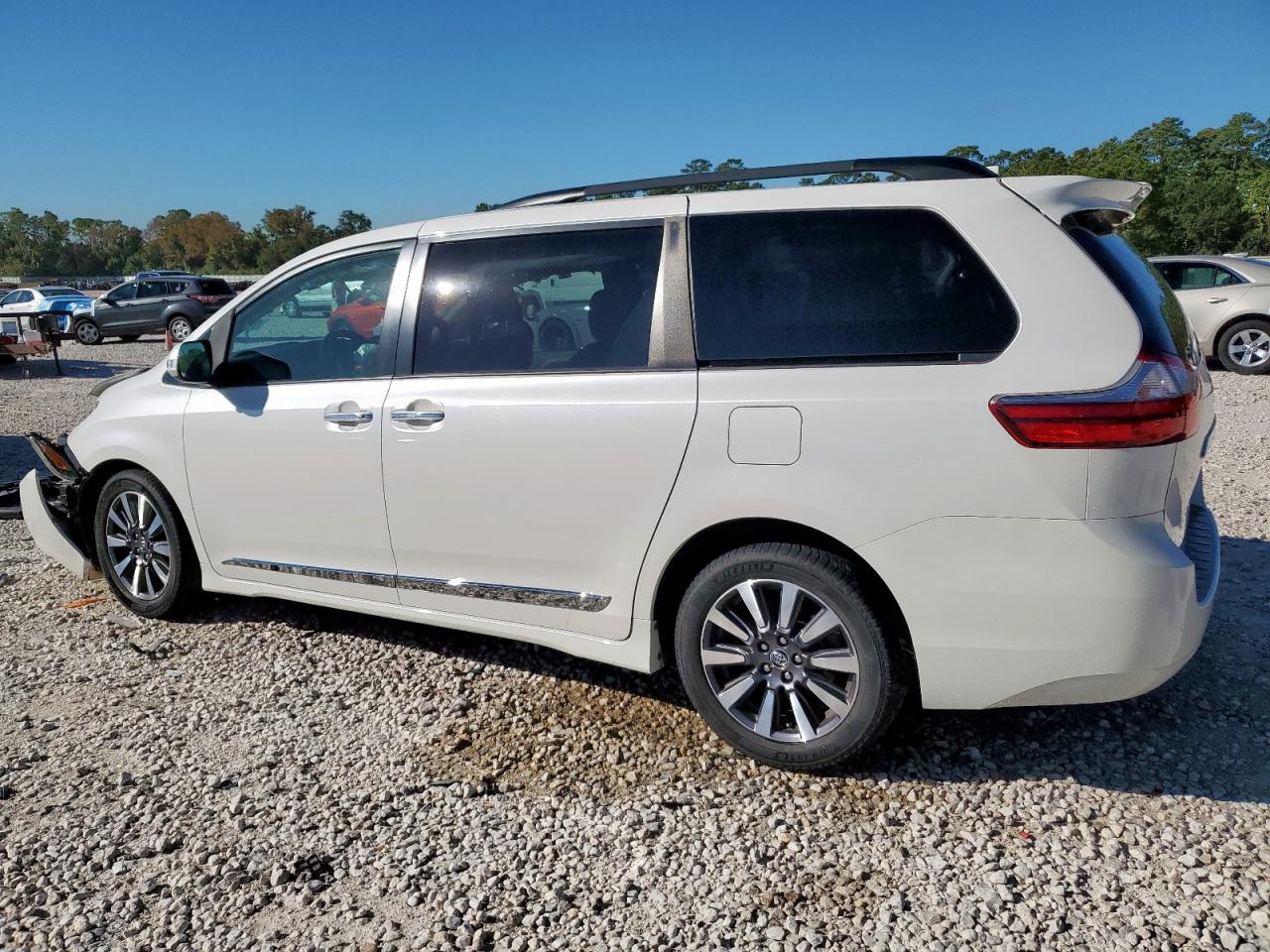 TOYOTA SIENNA XLE