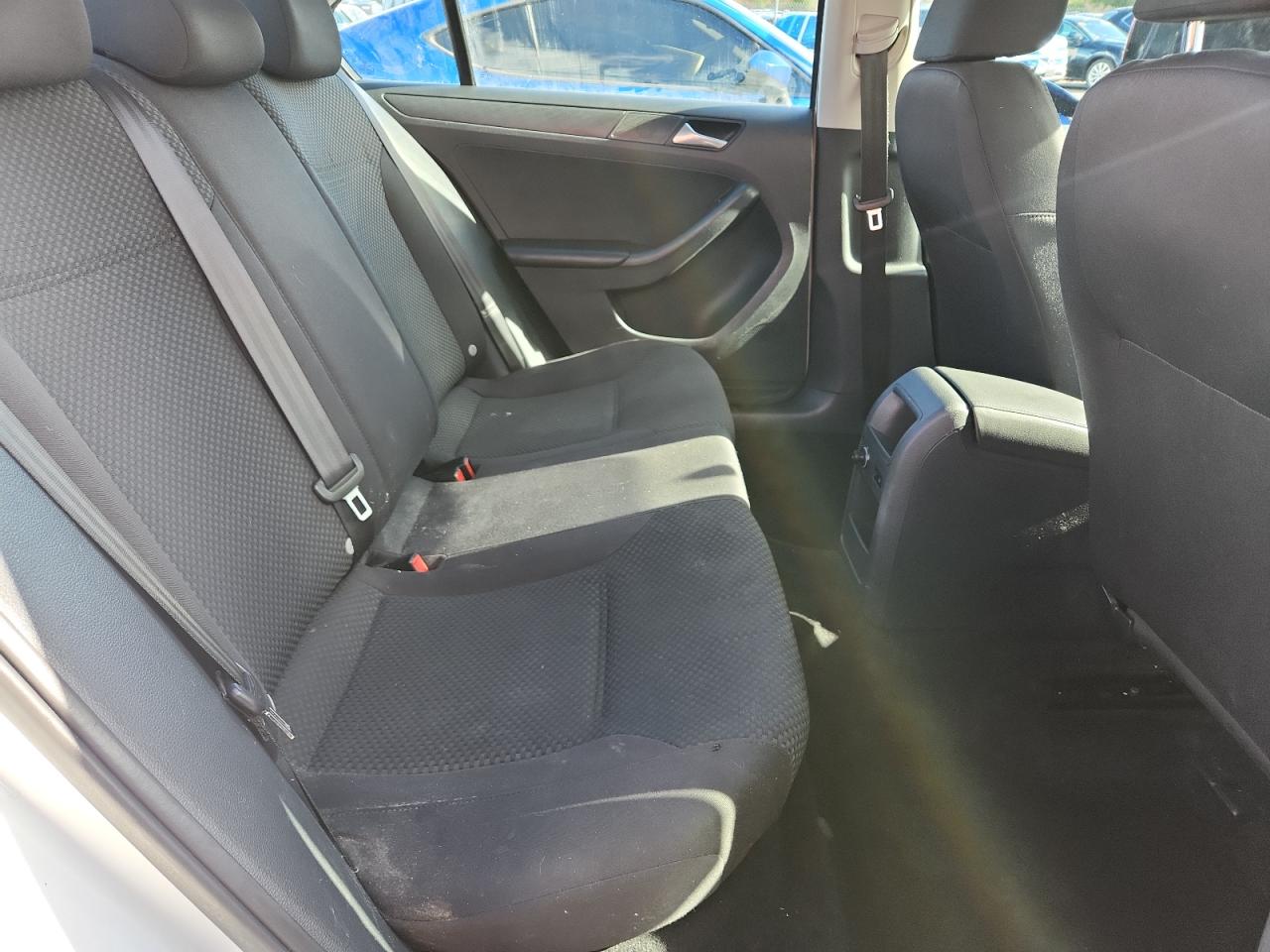 VOLKSWAGEN JETTA BASE