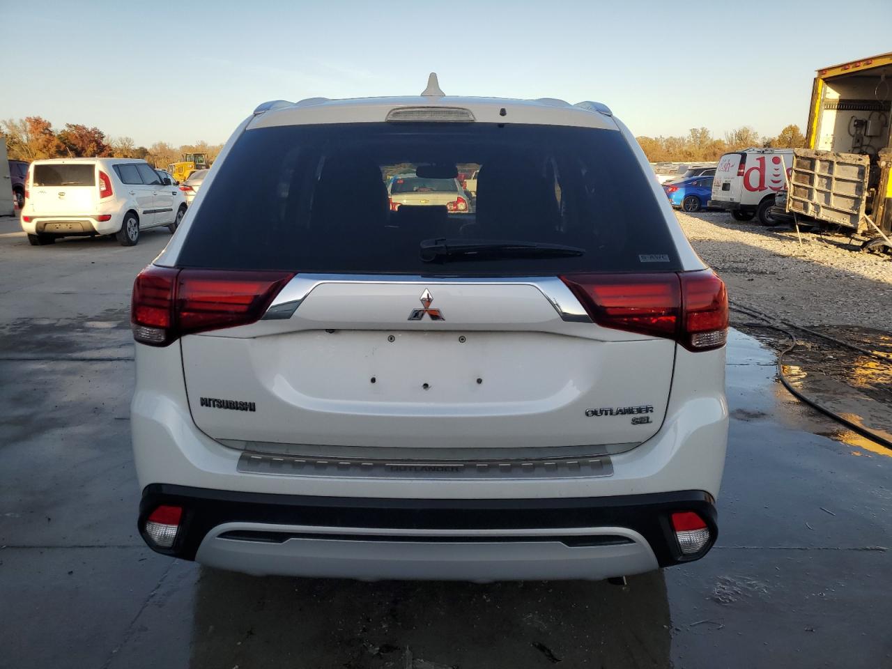 MITSUBISHI OUTLANDER SE