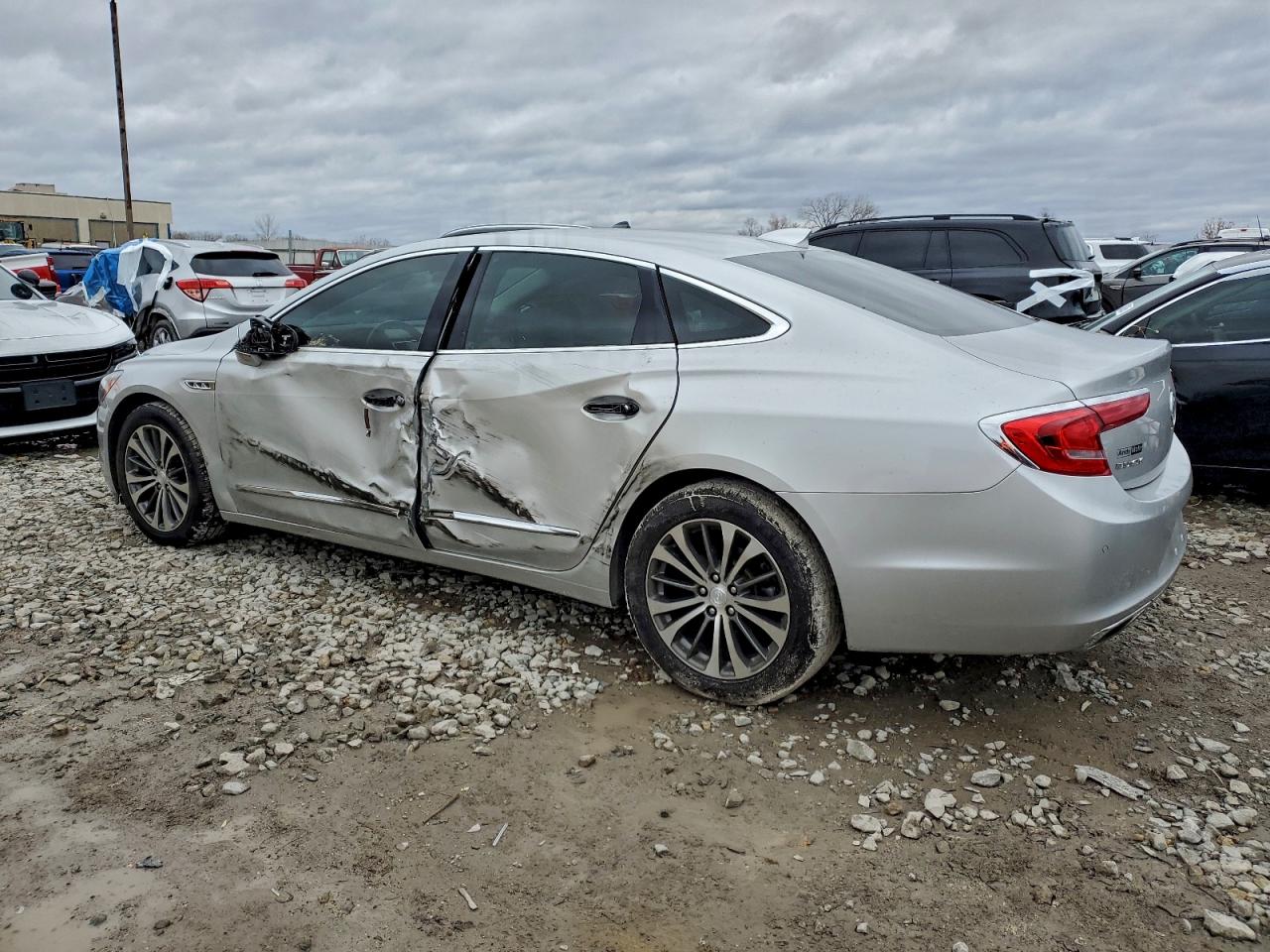 BUICK LACROSSE ESSENCE