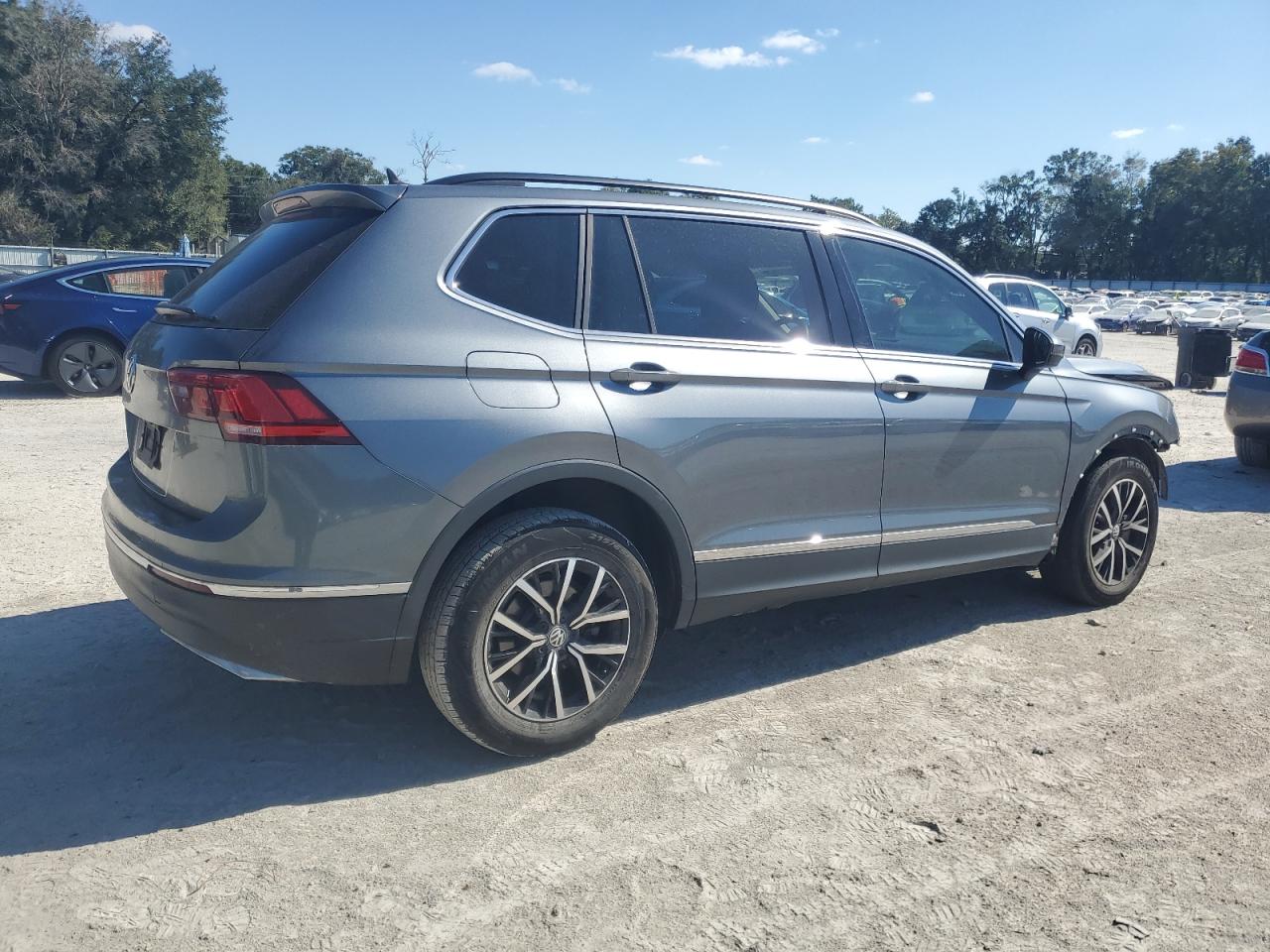 VOLKSWAGEN TIGUAN SE
