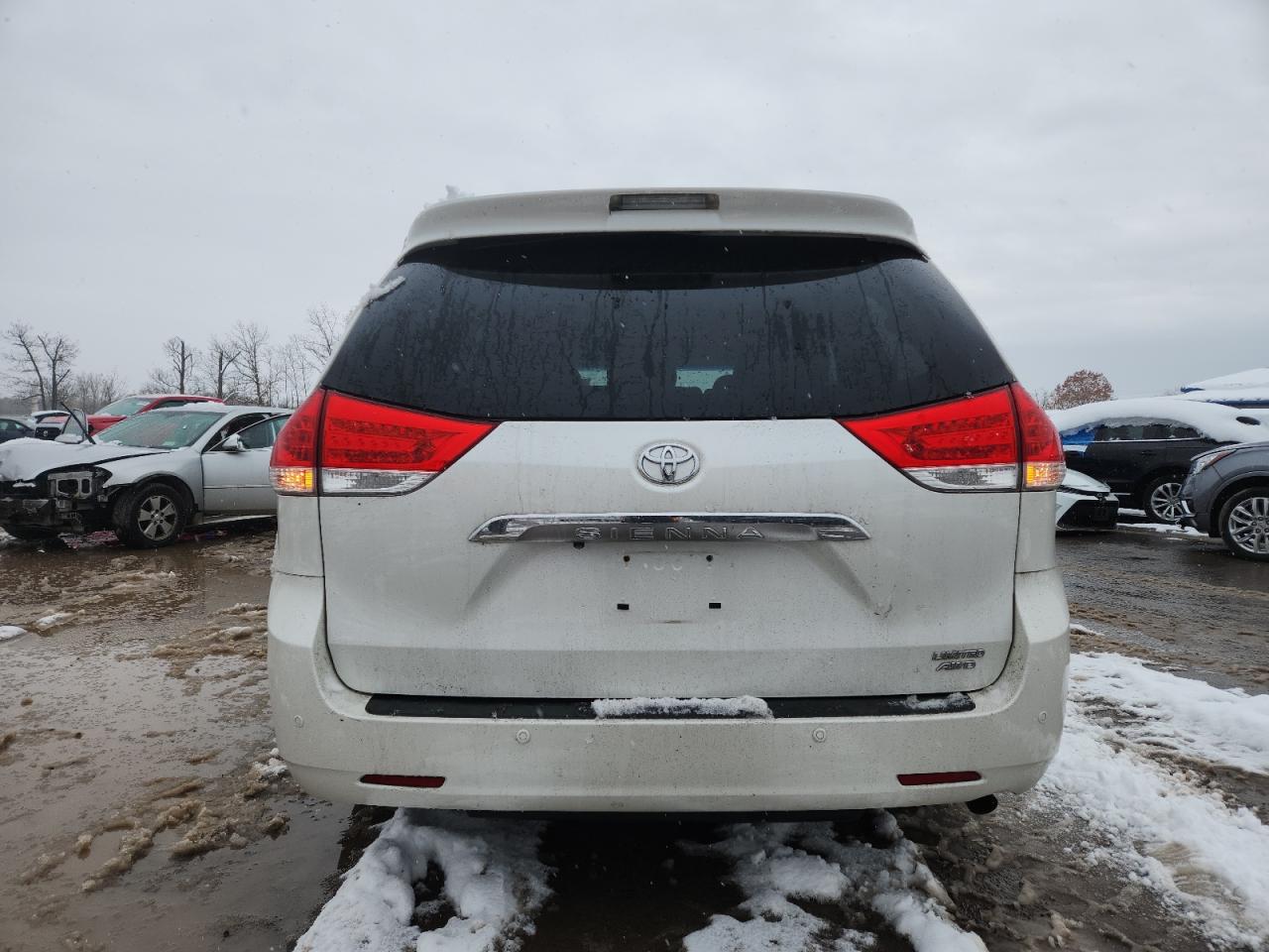 TOYOTA SIENNA XLE