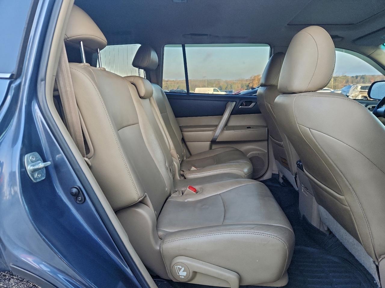 TOYOTA HIGHLANDER BASE