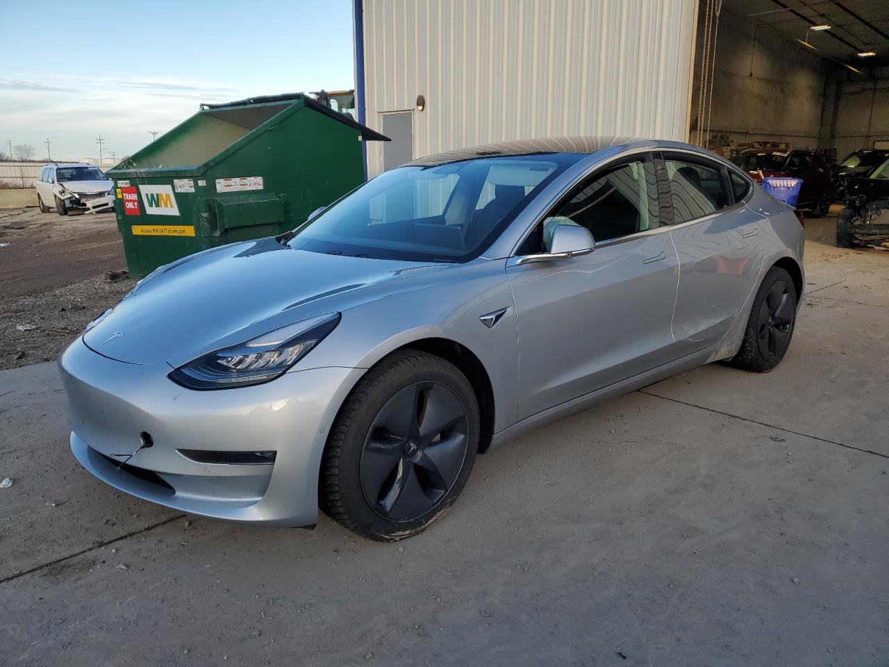 TESLA MODEL 3
