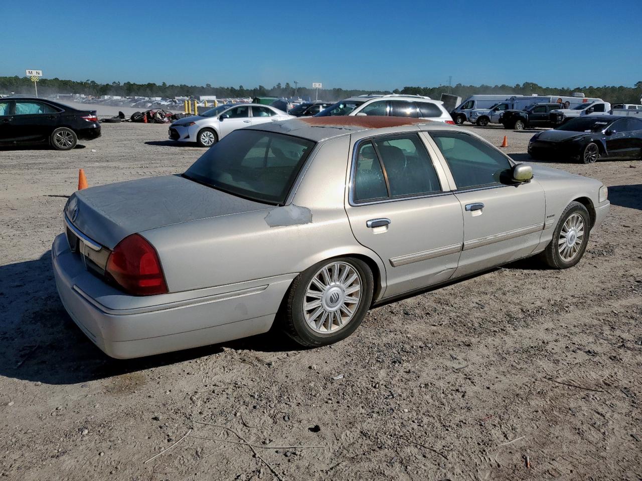 Lot #3287278983 2009 MERCURY MARQUIS