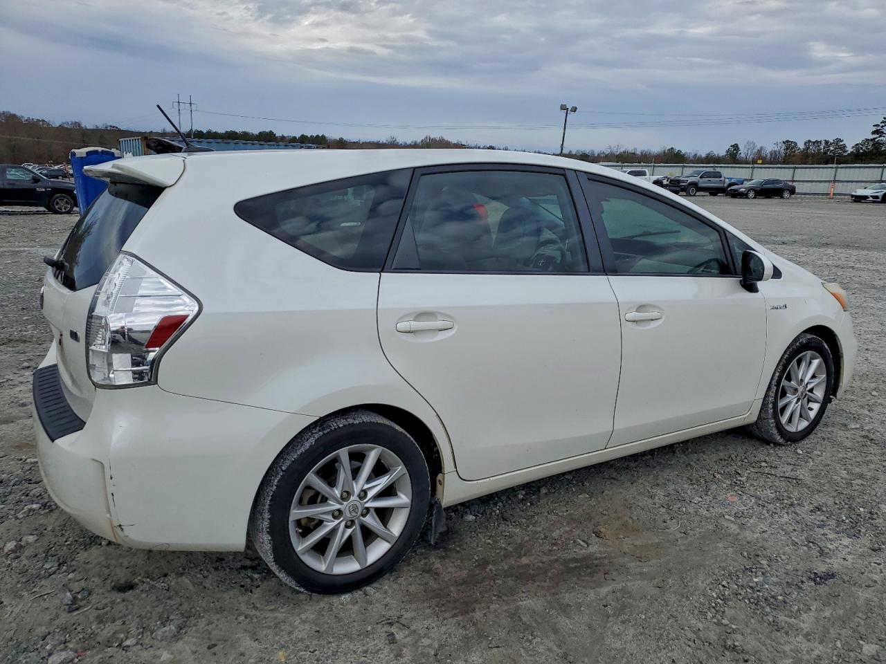 TOYOTA PRIUS V