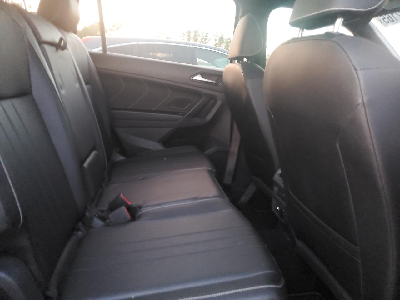 VOLKSWAGEN TIGUAN SE R-LINE BLACK