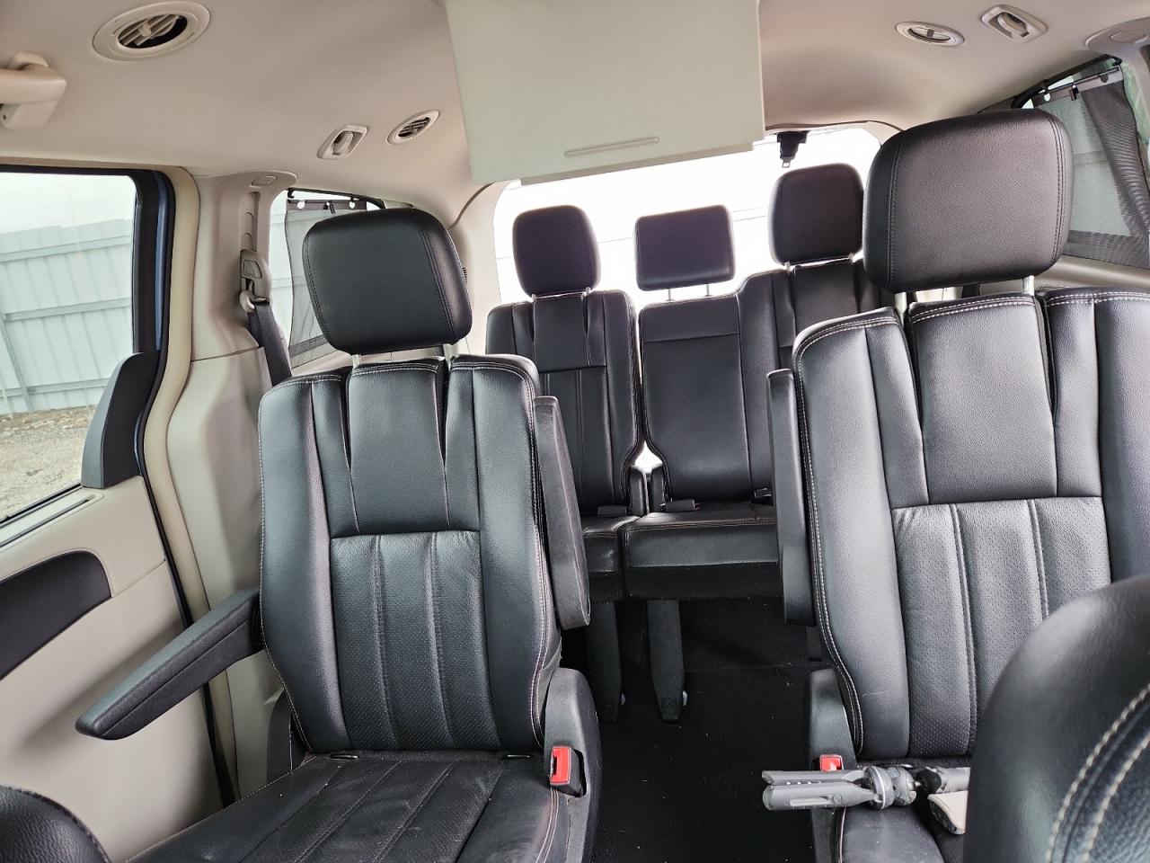 CHRYSLER TOWN & COUNTRY TOURING L