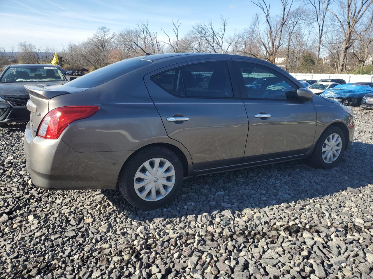 NISSAN VERSA S