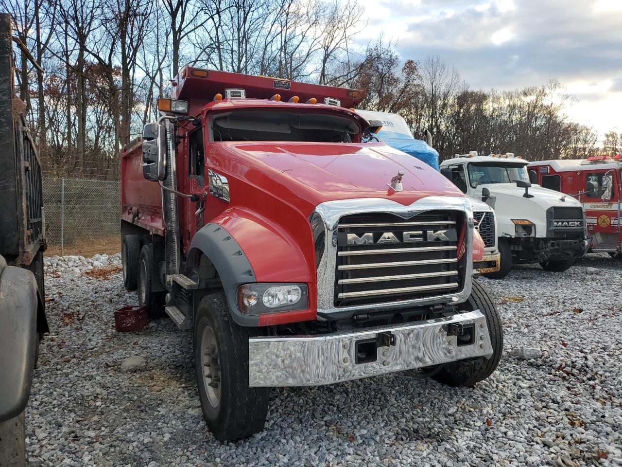 Lot #3301961432 2019 MACK GRANITE