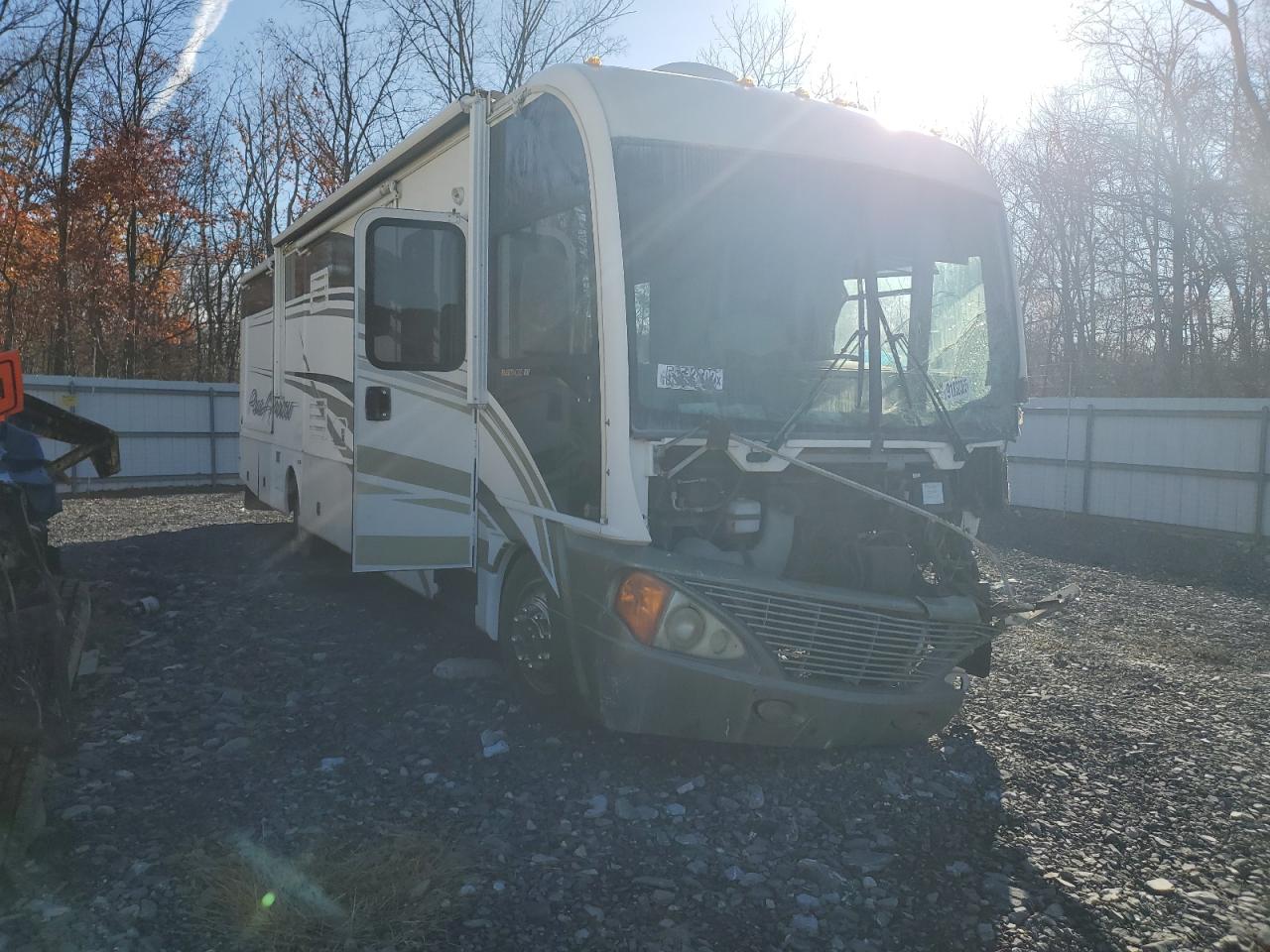 Lot #3290239266 2004 WORKHORSE CUSTOM CHASSIS MOTORHOME