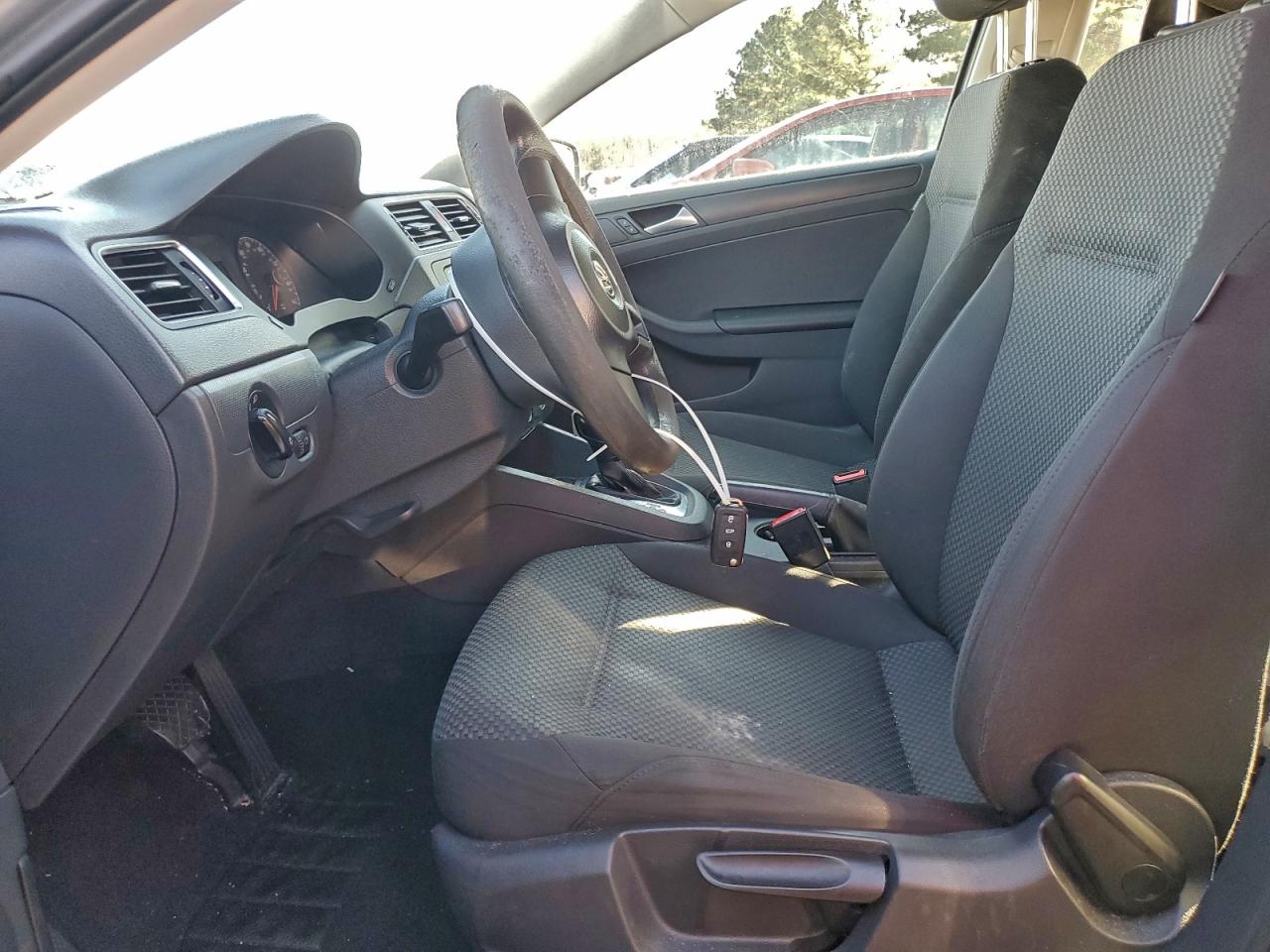 VOLKSWAGEN JETTA BASE