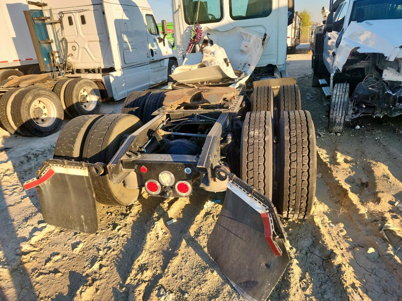 Lot #3291319132 2021 FREIGHTLINER CASCADIA 1