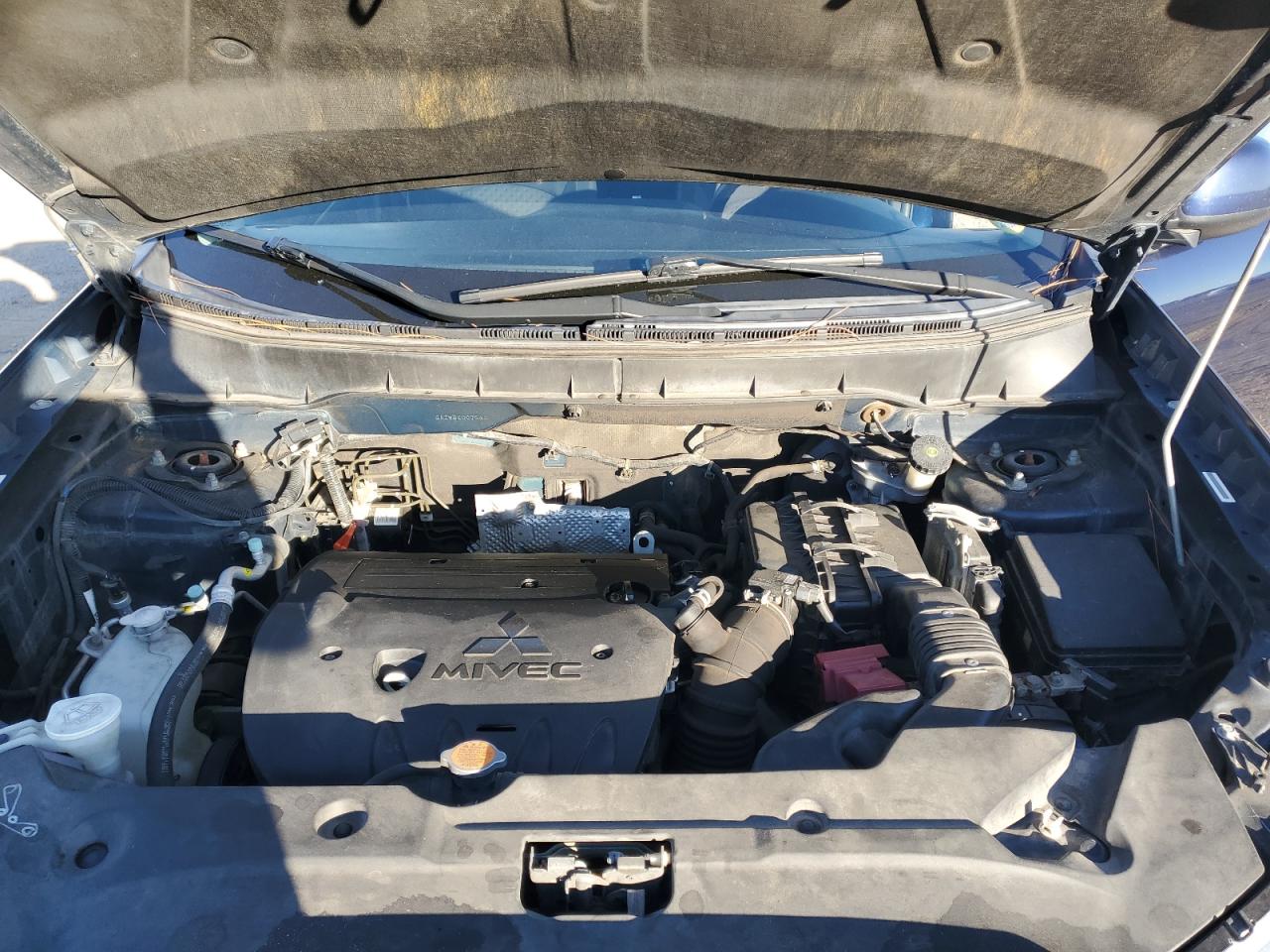 MITSUBISHI OUTLANDER SE